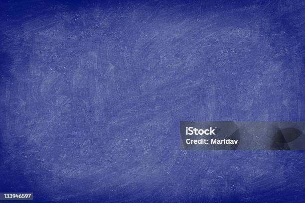 Foto de Chalkboard Textura De Fundo Azul Escuro Quadronegro e mais fotos de stock de Azul escuro - Azul