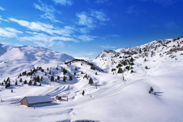 cerler sky area in pyrenees of huesca spain - vale nevado imagens e fotografias de stock