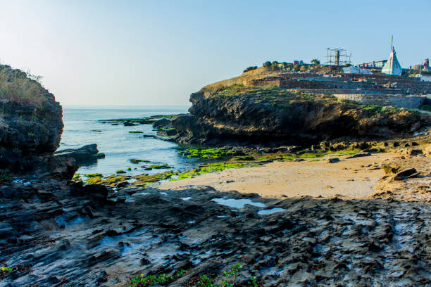 sunny day at jalandhar beach, diu - horizontal landscape coastline gujarat imagens e fotografias de stock