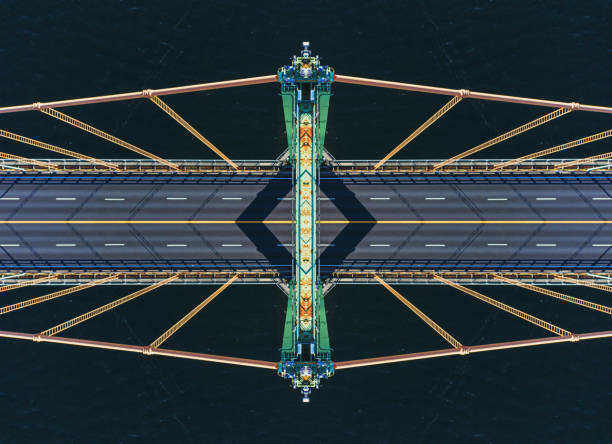 simetría de la torre del puente - symmetry fotografías e imágenes de stock