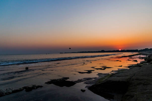 nagoa beach, diu, indien - horizontal landscape coastline gujarat stock-fotos und bilder