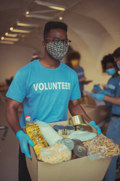istock Volunteer's everyday 1339550682