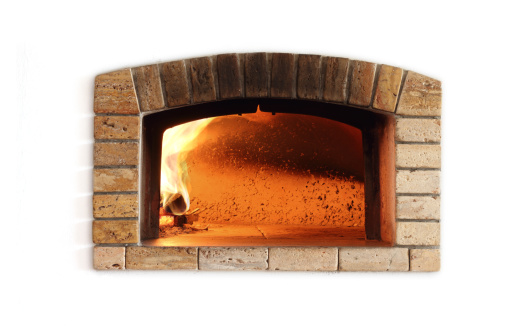 Traditional oven for pizza, with wood and bricks.