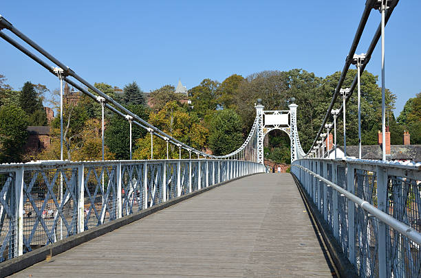 chester cidade ponte suspensa sobre rio dee - chester england dee river suspension bridge bridge imagens e fotografias de stock