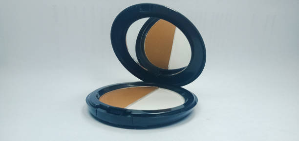 istock Contour make up product 1339612008