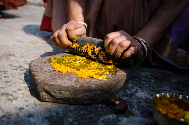 Bengali wedding ritual gaye holud making and smashing haldi kolkata,India - March 08,2019 : Bengali wedding ritual gaye holud making and smashing haldi haldi ceremony stock pictures, royalty-free photos & images