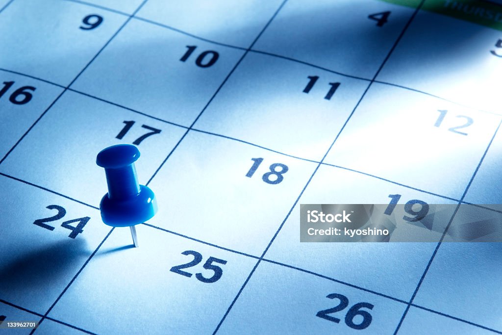 青色着色画像のブルーの画鋲のカレンダー - カレンダーのロイヤリティフリーストックフォト