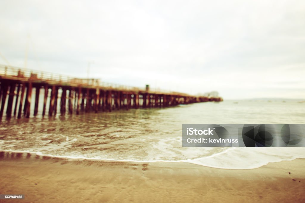 Sombría Avila Beach inclinación cambiado de muelle - Foto de stock de Agua libre de derechos