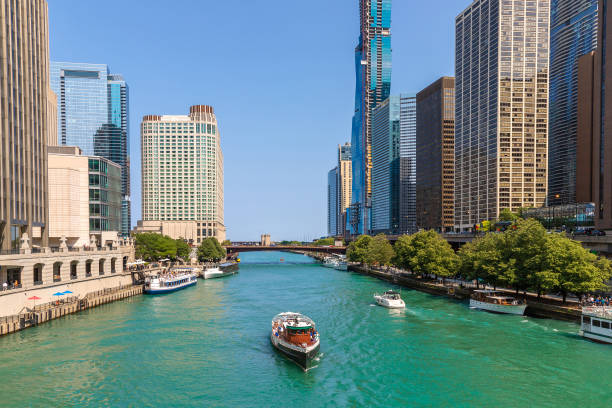 istock Chicago river in Chicago 1339685114