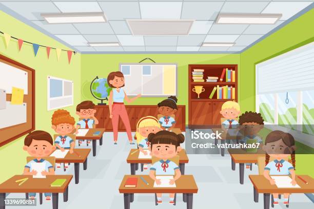 Ilustración de Maestra De Dibujos Animados Con Alumnos Niños De La Escuela  Sentados En Pupitres En