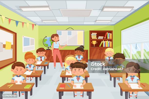 Ilustración de Maestra De Dibujos Animados Con Alumnos Niños De La Escuela Sentados En Pupitres En Ilustración de Maestra De Dibujos Animados Con Alumnos Niños De La Escuela Sentados En Pupitres En