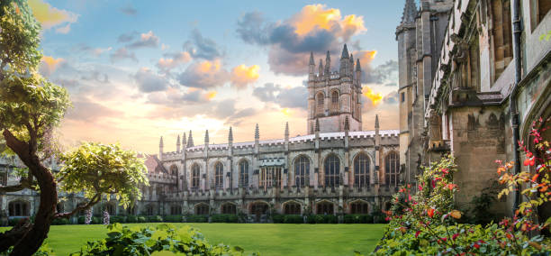 wunderschöner sonnenuntergang in oxford, großbritannien. oxford universitätsgebäude, altes college - bridge of sighs fotos stock-fotos und bilder