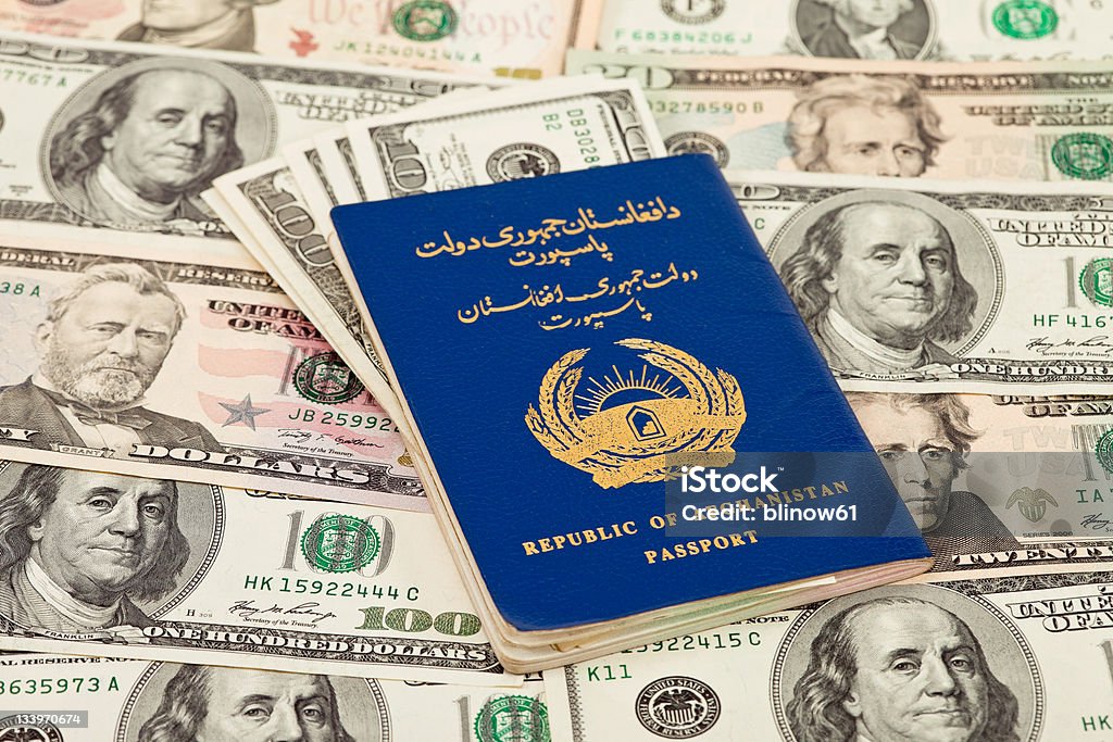 Афганского passport и долларов США - Стоковые фото Афганистан роялти-фри