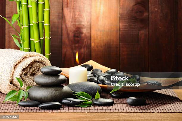 Foto de Conceito De Spa e mais fotos de stock de Aromaterapia - Aromaterapia, Arvoredo de bambú, Bambu