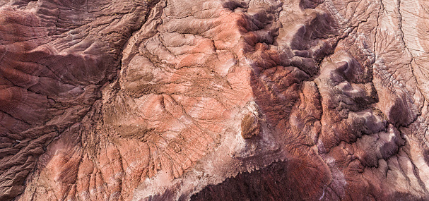 La superficie de los cañones de arcilla erosionados cerca de Cameron, Arizona. Fondo natural - mirando hacia abajo vista. photo