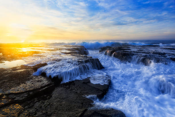 istock SEa TB Crack left sun 1339745550