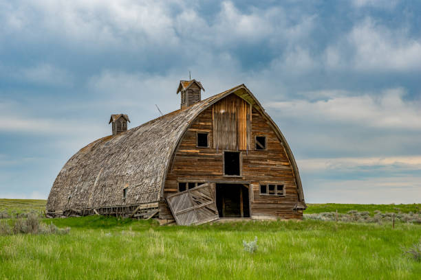 istock Stormy sky over an old abandoned prairie barn in rural Saskatchewan 1339761640