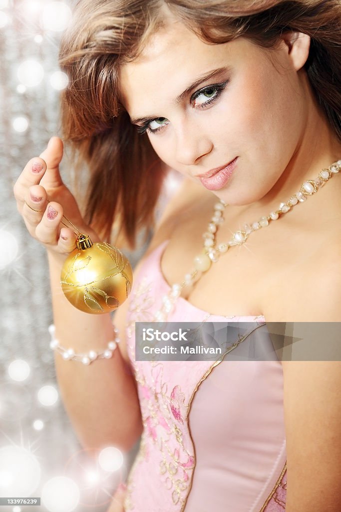 Frau hält bal - Lizenzfrei Abendball Stock-Foto