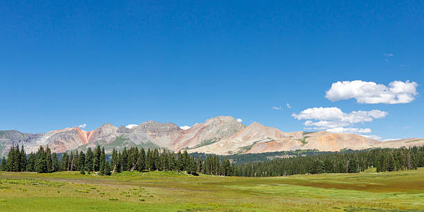 istock Colorful Mountain Range in the Colorado Rockies 133976773