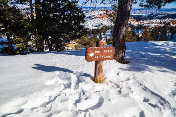 Photo of Rim trail & fairyland sign post in Bryce Canyon National Park