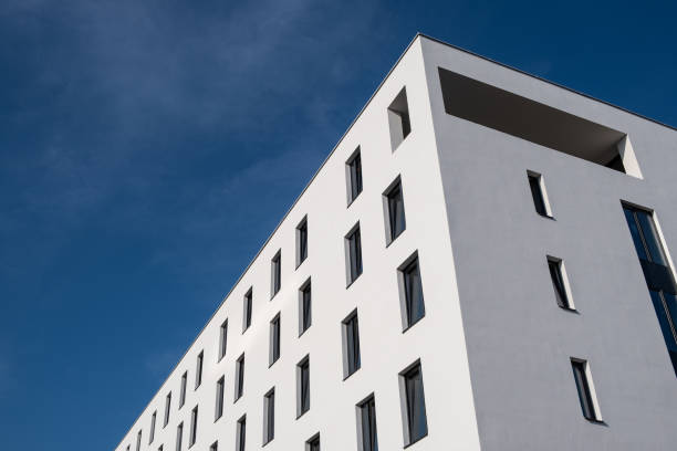 new construction of an administrative building with a white facade new construction of an administrative building with a white facade on sunny day white buildings stock pictures, royalty-free photos & images