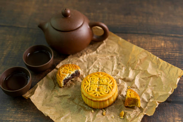 istock Traditional Chinese food mooncake and tea 1339834717