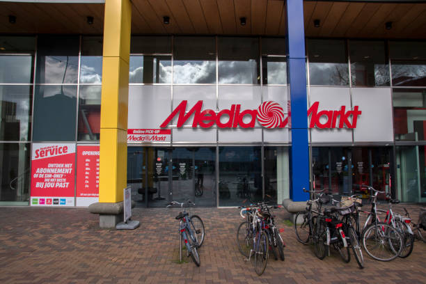 entrance mediamarkt at amsterdam southeast the netherlands - bijlmer stockfoto's en -beelden