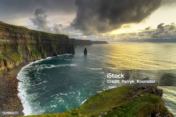 Acantilados De Moher Foto de stock y más banco de imágenes de Acantilado - Acantilado, Acantilados de Moher, Aire libre