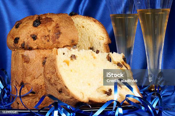 Composição De Natal Com Bolo De Natal Italiano E Spumante - Fotografias de stock e mais imagens de Atirar à Baliza