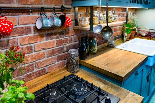 country cottage style kitchen - vase texture stockfoto's en -beelden