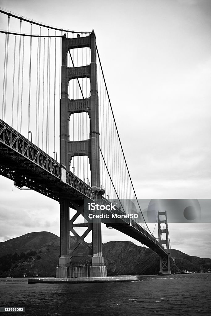 Puente Golden Gate - Foto de stock de Blanco y negro libre de derechos
