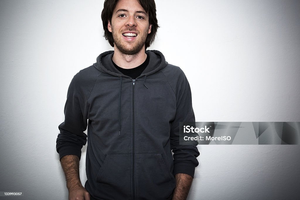 Retrato de hombre feliz usando Real Ropa informal - Foto de stock de Fondo blanco libre de derechos