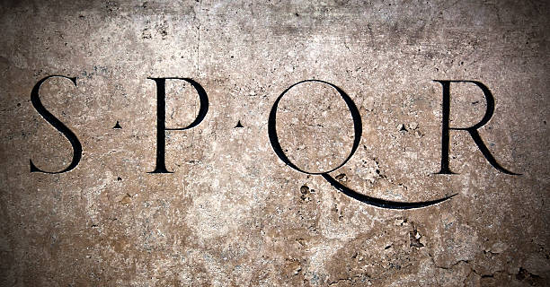 spqr roma - ancient rome text latin script roman foto e immagini stock