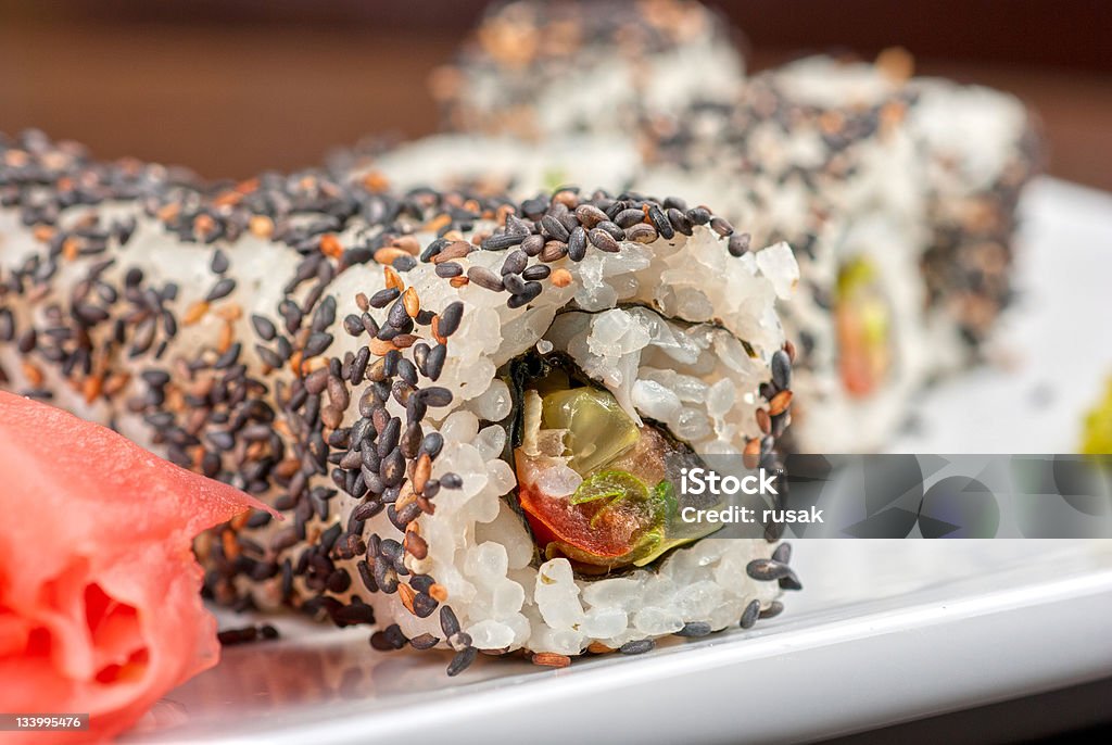 Sushi con sesamo - Foto stock royalty-free di Alga marina
