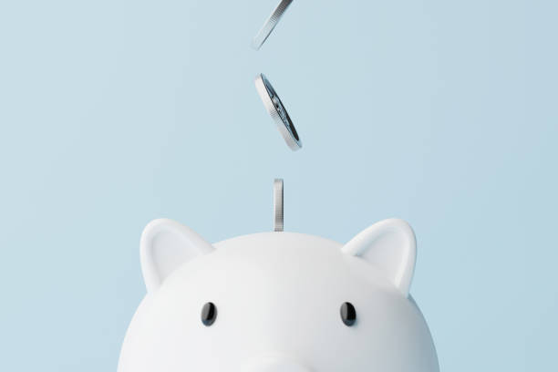 save money and investment concept. closeup piggy bank and silver coins falling. 3d rendering illustration - spaarzaam compositie stockfoto's en -beelden