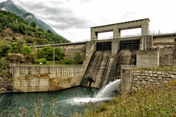 istock Route Villanova to the Linsoles reservoir (Eriste) 1340008722