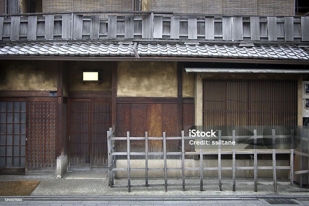 Facciata principale di Kyoto, Giappone - Foto stock royalty-free di Casa