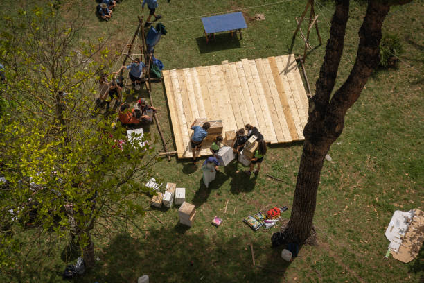 studencki spektakl teatralny na polu na obrzeżach rzymu we włoszech - nature street rural scene outdoors zdjęcia i obrazy z banku zdjęć