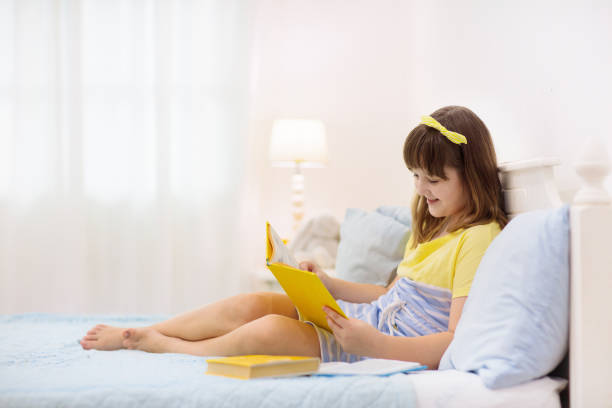 teenager girl reading book in bed. kids read. - 24256 imagens e fotografias de stock