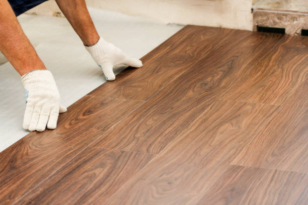 istock Fitting the laminate to each other. 1340087867