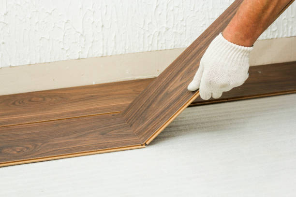 istock Docking of laminate dies along the end. 1340087920