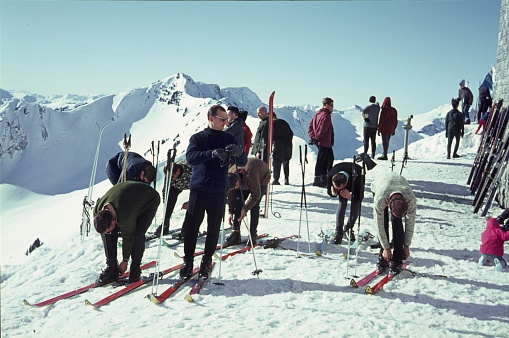 Oberstdorf, Oberallgäu, Bavaria, Germany, 1969. A group of winter sports enthusiasts on skis are getting ready for the descent.