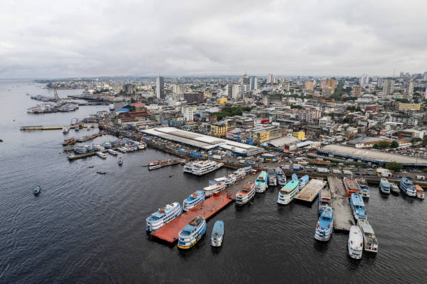 vista panorámica del puerto de manaos - viaje al amazonas fotografías e imágenes de stock