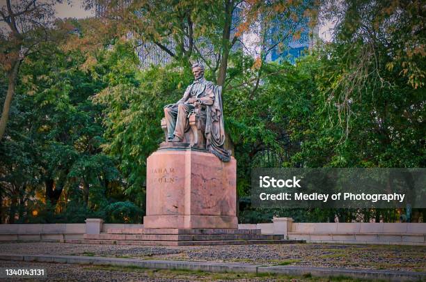 Millennium Park Abraham Lincoln Statue Stock Photo - Download Image Now - Abraham Lincoln, Bronze - Alloy, Bronze Medal