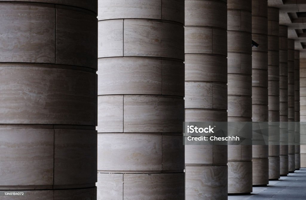 Building With 4 Columns Rows Modern Building With Columns In A Row Stock Photo - Download Image Now ...
