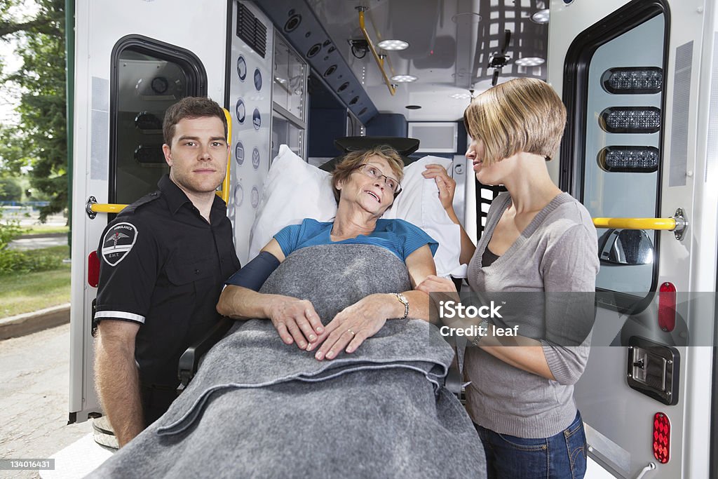Idosos cuidados de emergência - Royalty-free Ambulância Foto de stock