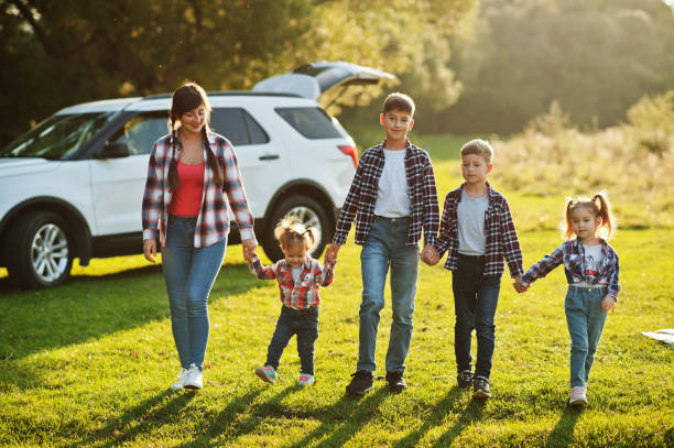 famiglia che trascorre del tempo insieme - 12 23 mesi foto e immagini stock