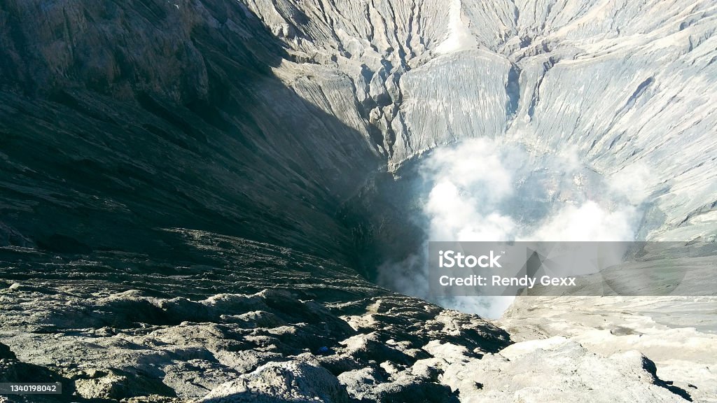 Krater góry Bromo - Zbiór zdjęć royalty-free (Kierunki podróży)