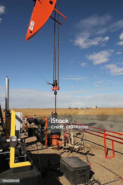 Pumpjack In Southern Alberta - Fotografie stock e altre immagini di Affari - Affari, Alberta, Canada