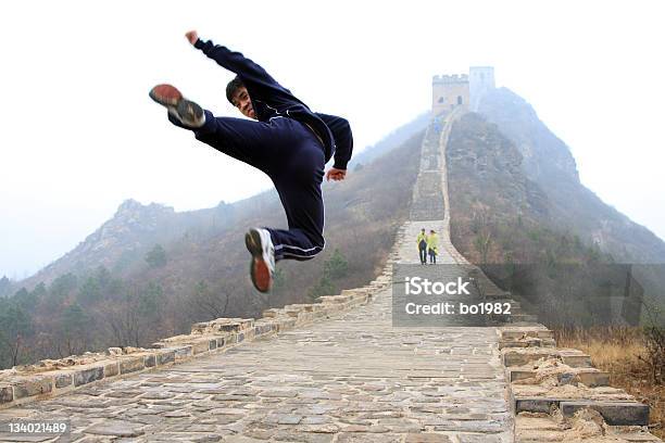 Foto de Chinês Kung Fu e mais fotos de stock de 20-24 Anos - 20-24 Anos, 25-30 Anos, Adulto